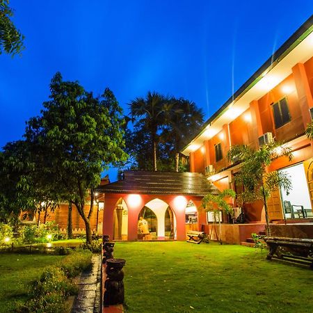 Готель Nanda Garden Баган Екстер'єр фото